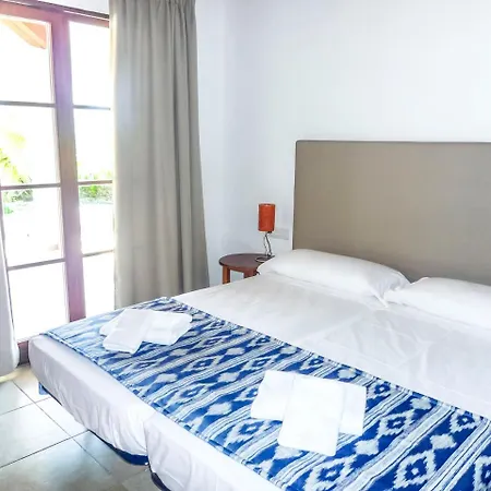 Sleeps 8 Pool Air Con Wifi