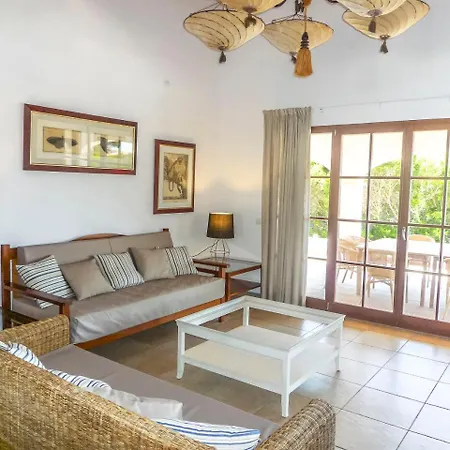 Sleeps 8 Pool Air Con Wifi