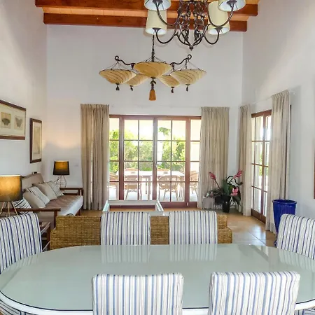 Villa Sleeps 8 Pool Air Con Wifi