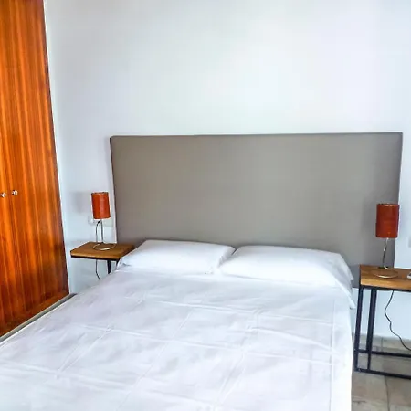 Sleeps 8 Pool Air Con Wifi