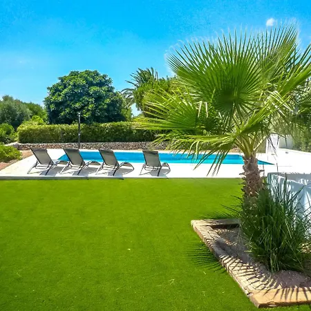 Sleeps 8 Pool Air Con Wifi * Binissafuller