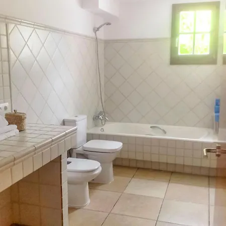 Sleeps 8 Pool Air Con Wifi